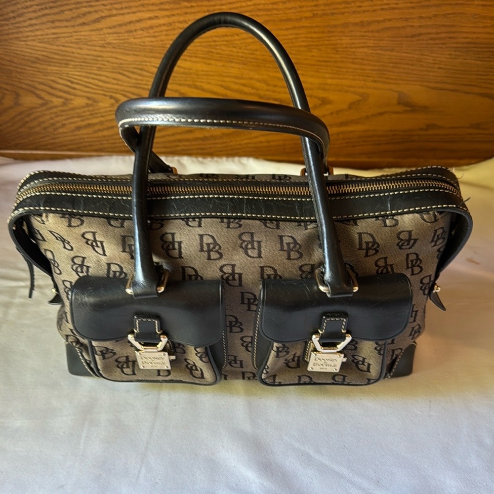 Women’s Dooney & Bourke Black/Grey Double Lock Shoulder Bag